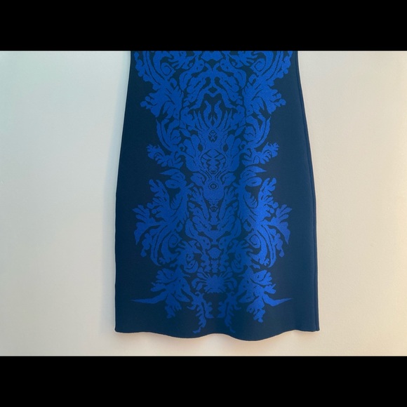 John & Jenn Dress heavy fabric never worn - Picture 4 of 6